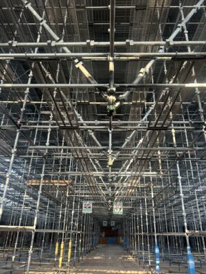 福岡市中央区　内部足場工事　27300㎡